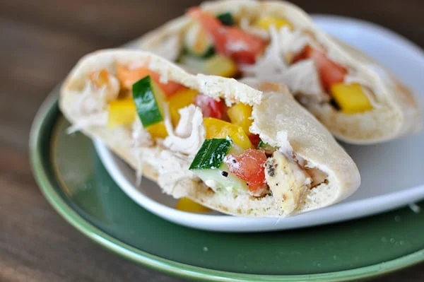 DUMP & GO Crockpot Greek Chicken Pita Pockets w/Grapes